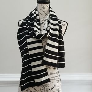 Gorgeous H&M Divided Scarf
